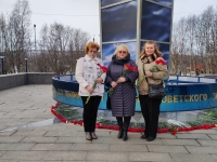 По традиции администрация и обучающиеся колледжа возложили цветы к памятникам героев Великой Отечественной войны 1941-1945 годов