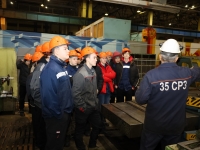 Студенты осваивают профессию в арктическом судоремонте