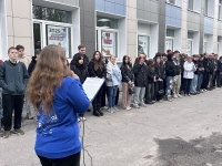 Новая неделя в колледже традиционно началась с поднятия флага и исполнения гимна России