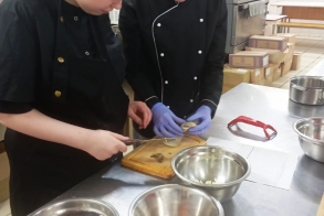 Студенты третьего курса проводят мастер-класс 